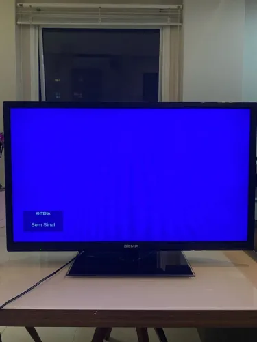 Vendo TV Led 32 com controle remoto
