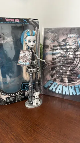 *TROCO* monster high Frankie reel drama