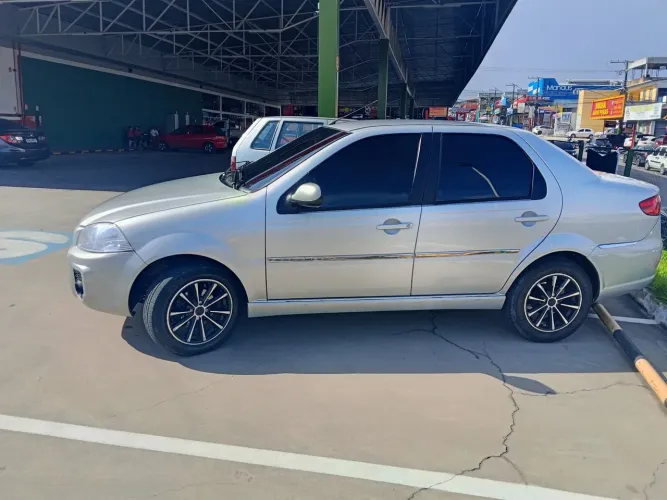 Fiat Siena Essence 1.6 Flex 16V 4P 2012
