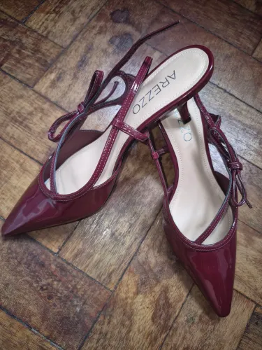 Scarpin bordô Arezzo tamanho 35