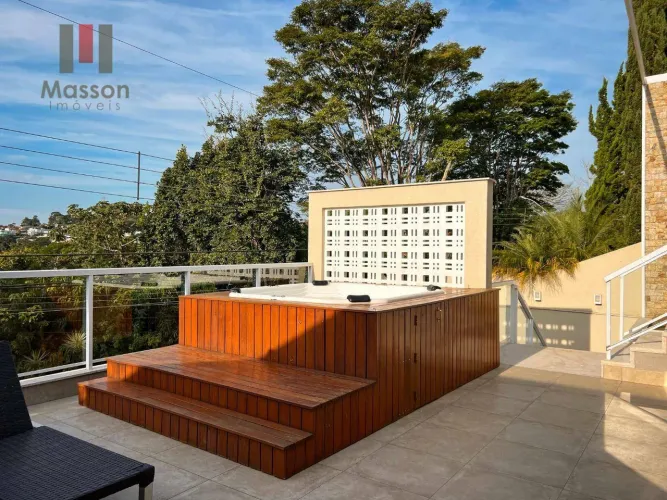 Casa com 3 quartos à venda, 318 m² por R$ 2.499.000 - Granville - Juiz de Fora/MG