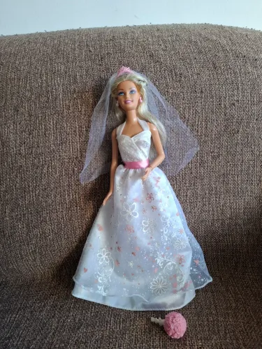 Barbie noiva linda e restaurada LEIA A DESCRIÇÃO