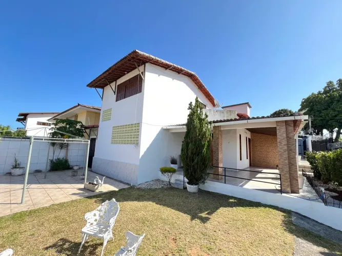 329m² Construídos | 3 Suítes | R$ 815 Mil