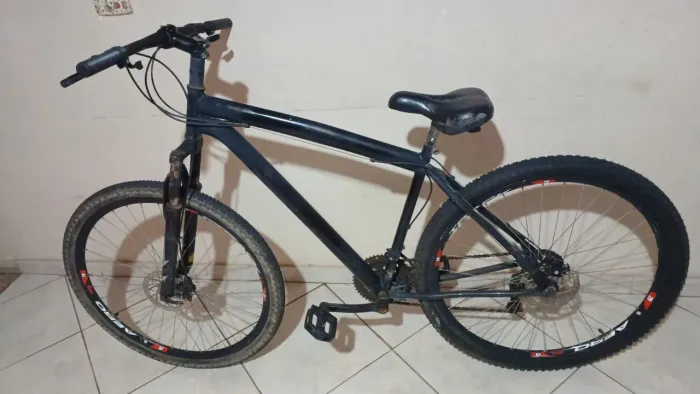 Bicicleta aro 29 Marca diferenciada Bicicleta está parada, sem uso ! Com procedência