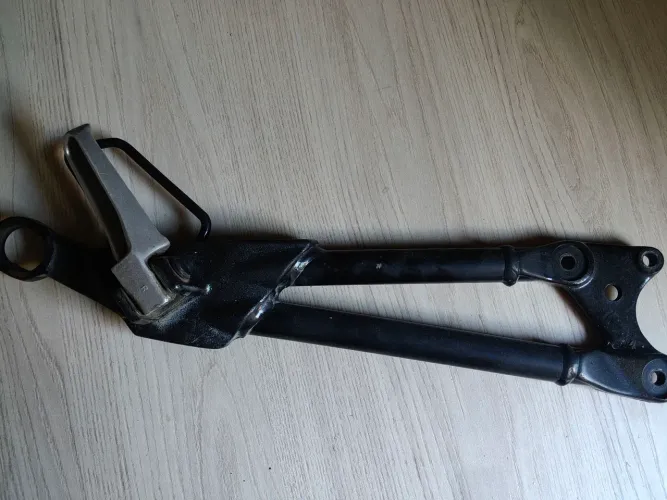 bacalhau traseiro esquerdo da moto BMW G 310 GS