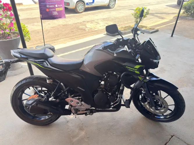 Fazer 250 cinza 2023/2024