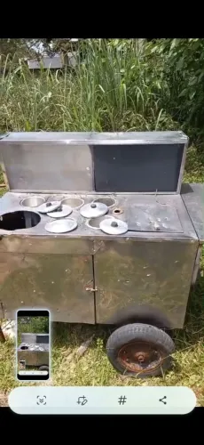 Carrinho de cachorro quente e  churrasquinho 