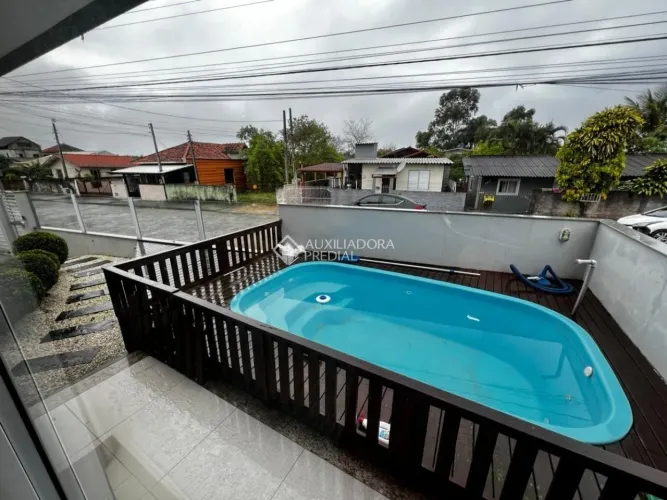 Linda casa alto padrão pra alugar com mobilia