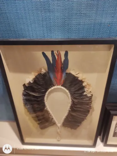 Lindo Cocar indígena da tribo de ubatuba