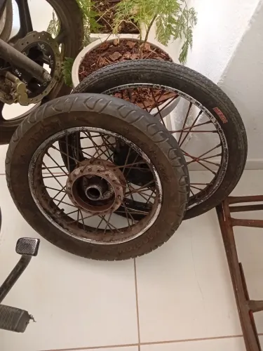 Pneus da motocicleta Biz