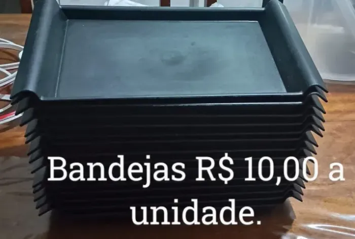 bandejas preta e copo de chopp vidro 300ml