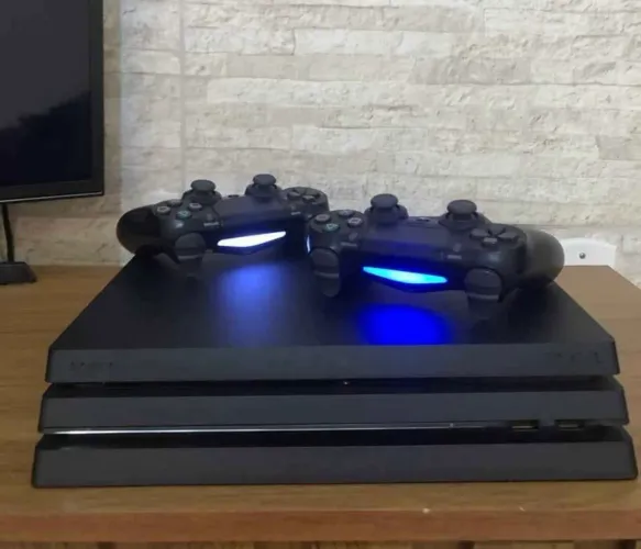 Vendo ps4 slim 2 controle 
