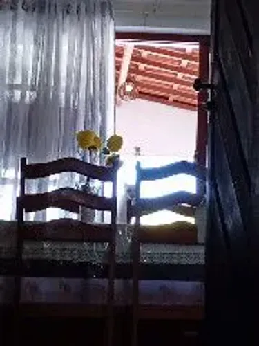 Casa com duas casas nós fundos.prontas para morar ou alugar.