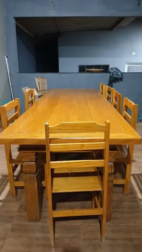 Mesa 8 cadeiras madeira maciça
