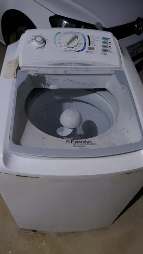 Vendo maquina de lavar roupas com defeito na bomba d'água e na lutaria