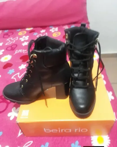 Vende-se coturno