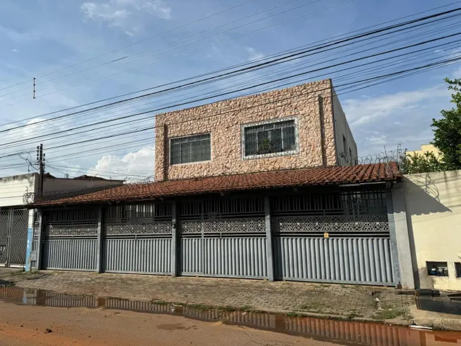 Sobrado com e Alto Potencial Construtivo no Setor Coimbra 439 m²