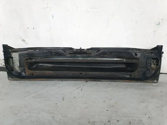 Tampa Traseira 2 Parte Volvo Xc90 2003 A 2014 Detalhe  Preta