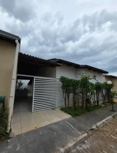 Casa a venda em condomínio, 3 quartos, 1 suíte, chácara são Pedro, Aparecida de Goiânia-GO