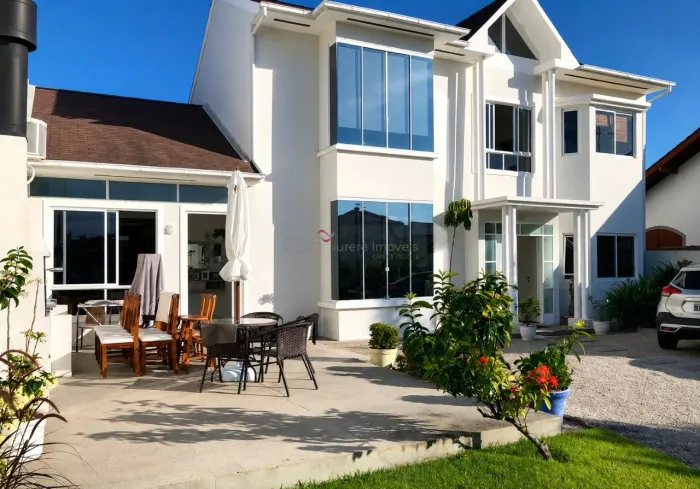Terreno com Casa à Venda na Praia da Daniela - Florianópolis/SC