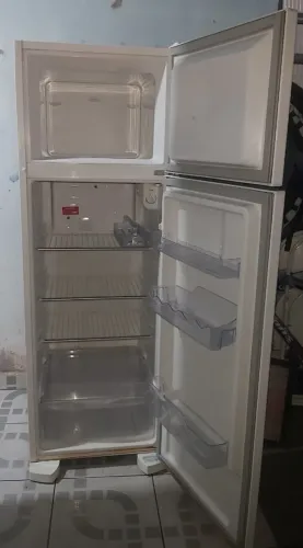 Geladeira Seminova 260 litros