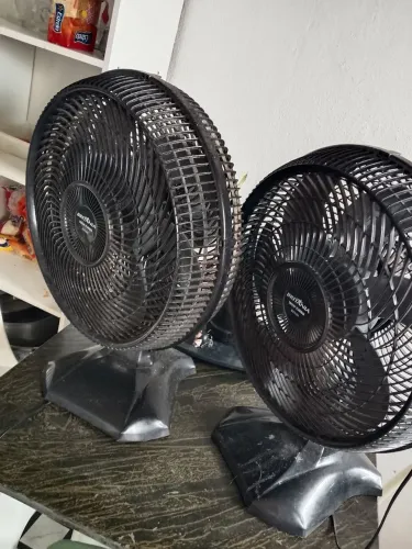 Vendo dois ventiladores.