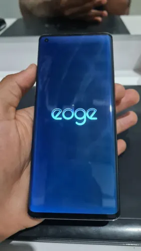 Top de linha Motorola Edge 5G tela super curvada