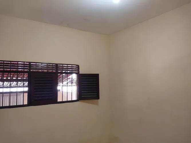 Alugo casa no alto roger, rua Carlos Pessoa, na rua da igreja Santa Teresina.