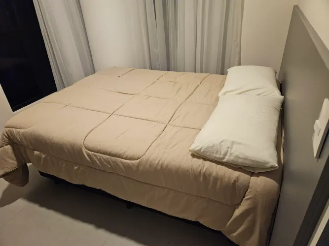 Vende-se Cama box e Baú com Colchão
