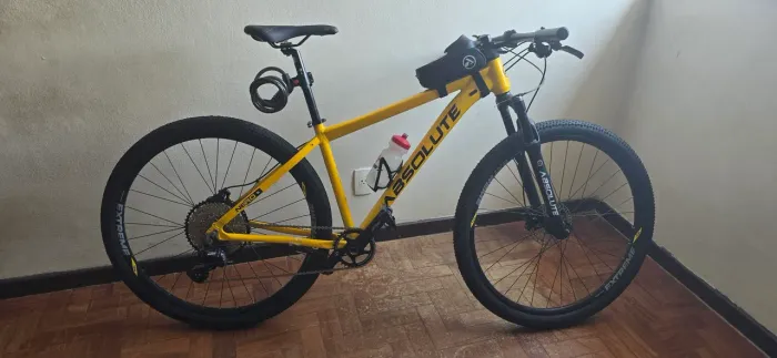 Bicicleta Absolute Nero 5 Comp 12v Aro 29 Susp. Trava Guidão