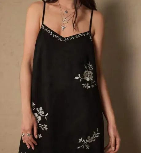 Vestido preto suede bordado com franja - xxl- usado apenas 1 vez