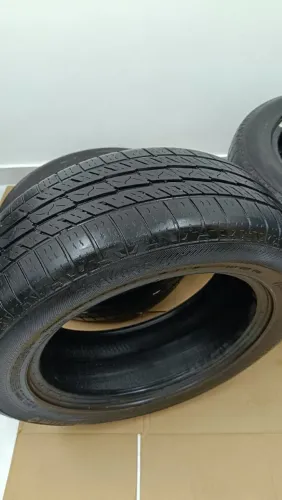 Pneus usados em ótimo estado.
