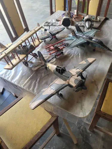 Baixou o preço Coleção de aviões de ferro