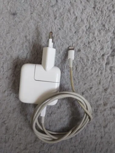 Carregador 10w original da Apple entrada lightning.
