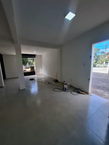 Ponto Comercial Reformado - Excelente localização - Conj. Costa e Silva