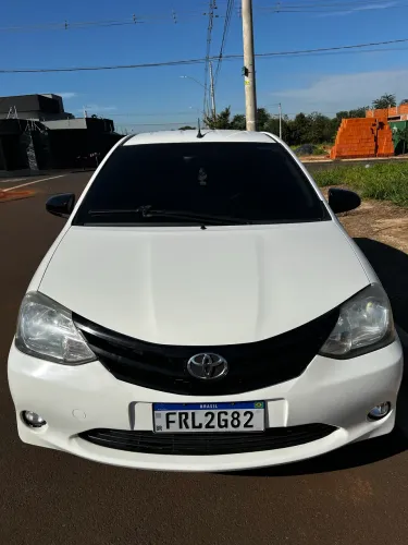 Toyota Etios X 1.3 Flex 16V 5P Mec. 2014