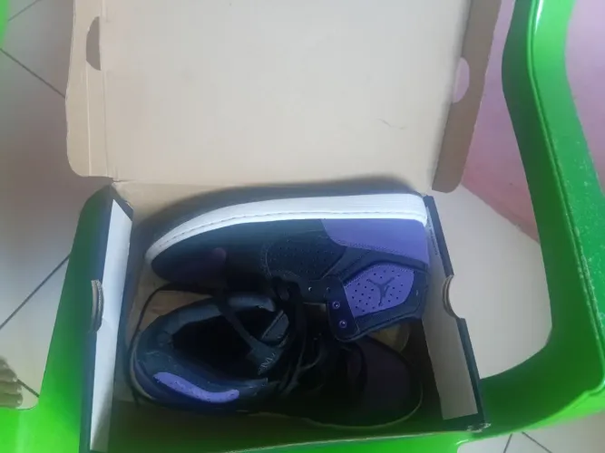 Venda de dois tênis, e uma bermuda jens,tênis da nike jordan  