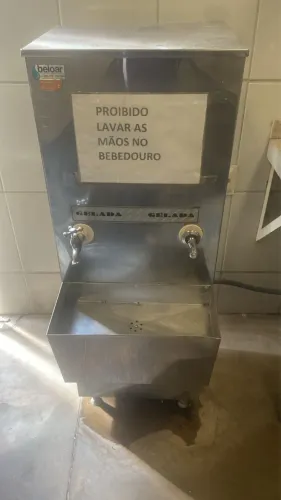 Bebedouro industrial 