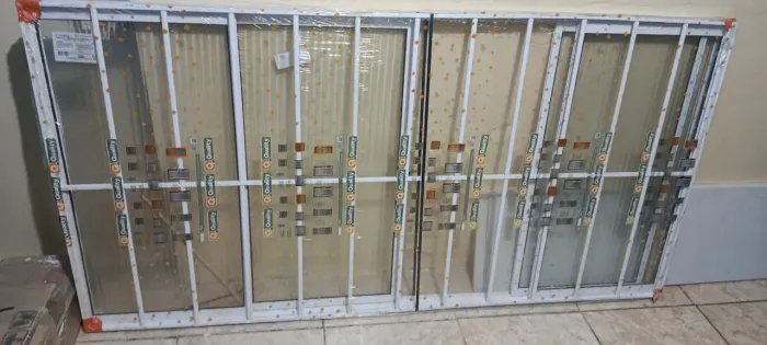 Janela 2x1 de 4 folhas + grade Alumínio branco lacrada