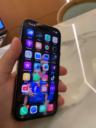 iPhone 14 Pro lilás
