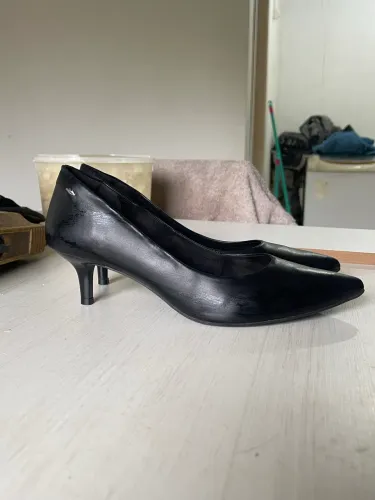Scarpin Dakota couro n40