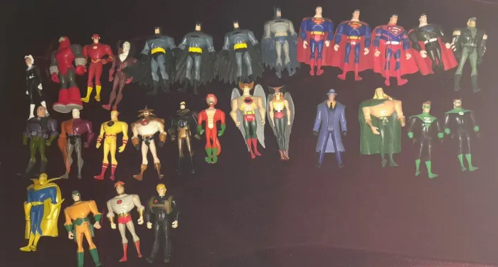 25+ Bonecos Liga da Justiça (Alguns Avariados e faltando peças)