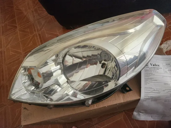 Farol Dianteiro Esquerdo Sandero 11,12,13,14