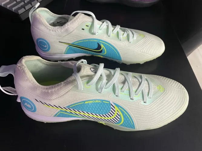 Mercurial CR7 Society 39