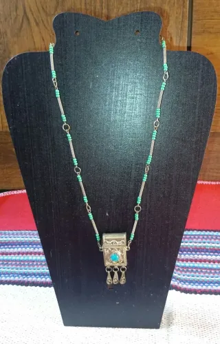 Colar artesanal de metal com pingente cor estilo berbere