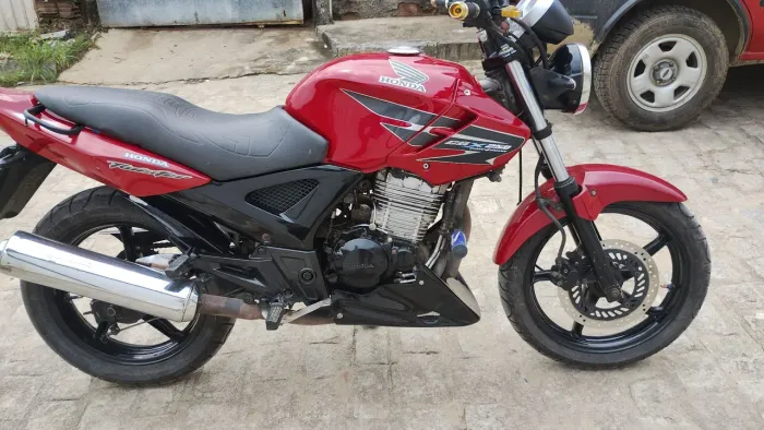 Vendo cbx Twister 250 2007 emplacada