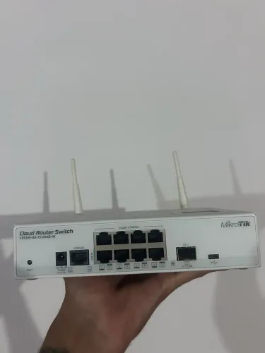Vendo Mikrotik CRS109-8G-1S-2HnD-IN usada (perfeito estado)