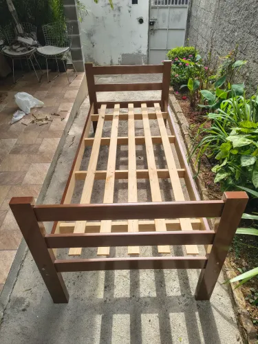 Cama solteiro com colchão de 0,78 cm