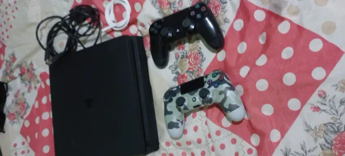 Ps4 slim 1tb 2 controles 100% funcionando