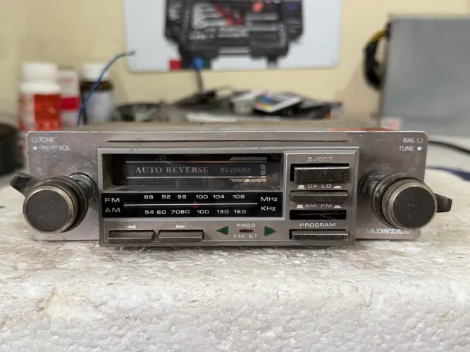 Rádio ROADSTAR com Bluetooth 